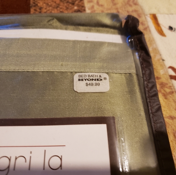 Shangri La Leaf Colored Sham. 26"x26. - Picture 2 of 3